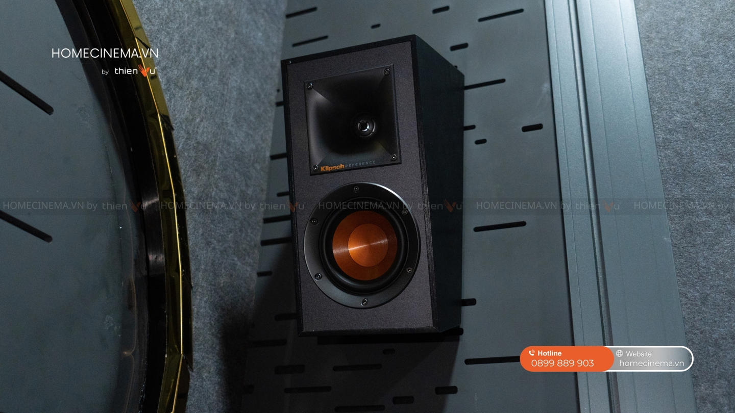 bo-tri-loa-khi-thi-cong-phong-phim-15m2